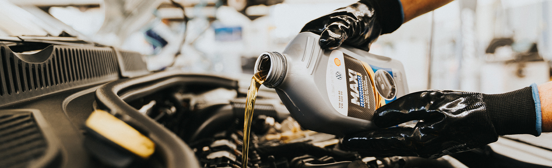 Cambiar el aceite del coche: ¿cuándo y cómo?