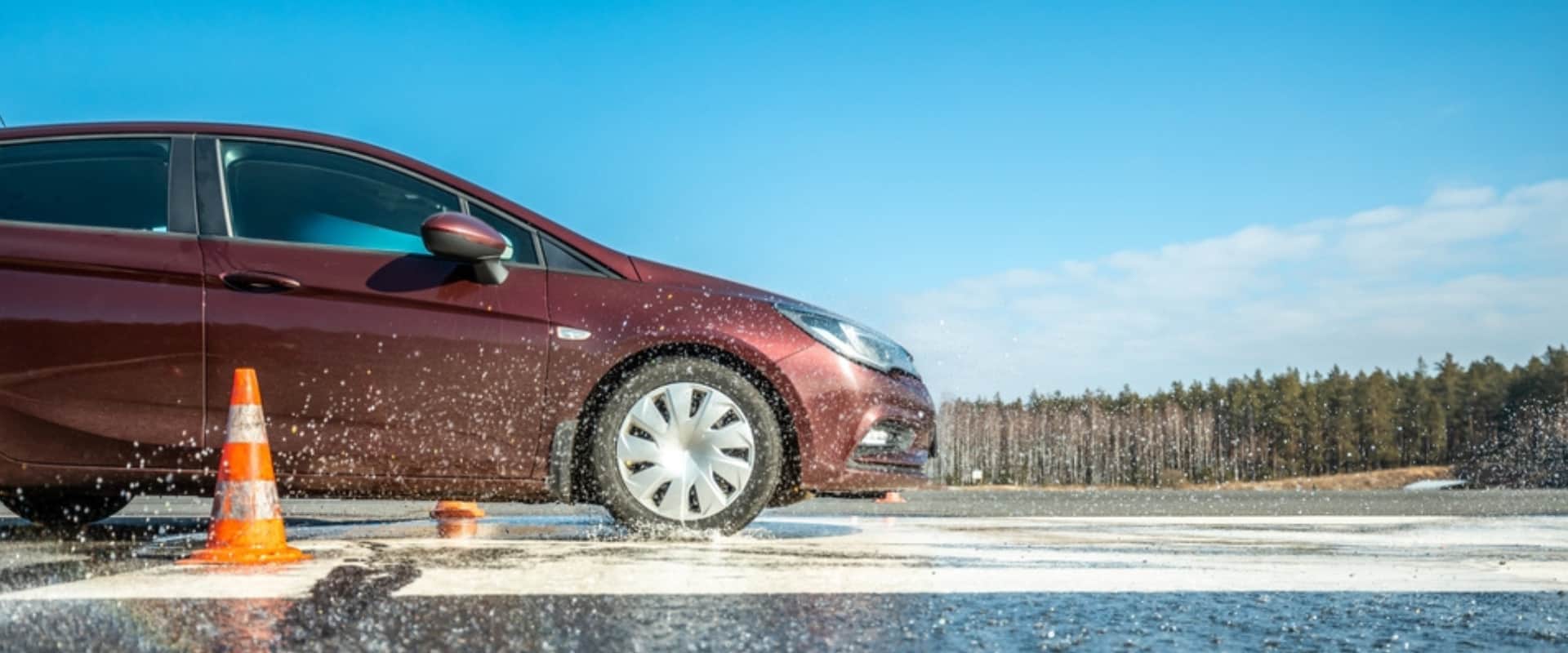¿Qué es el sobreviraje y cómo evitarlo en tu coche de segunda mano?