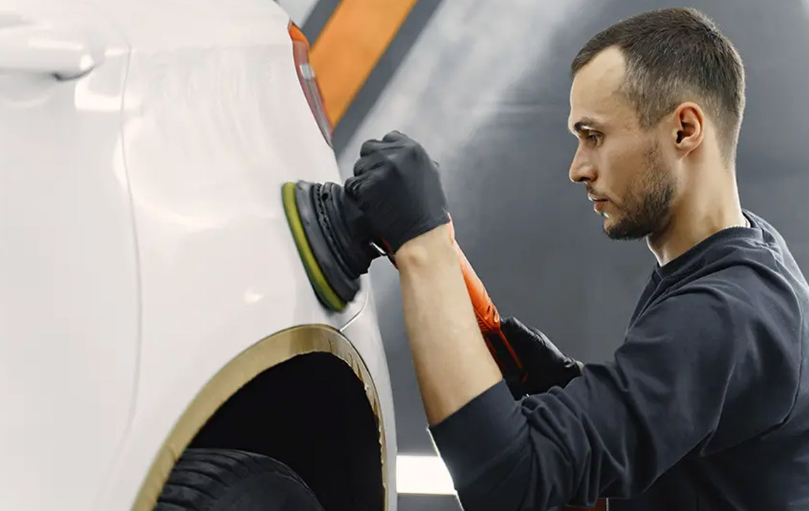 Cómo se repara un coche rayado