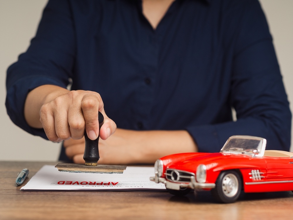 Cómo saber a nombre de quién está un coche